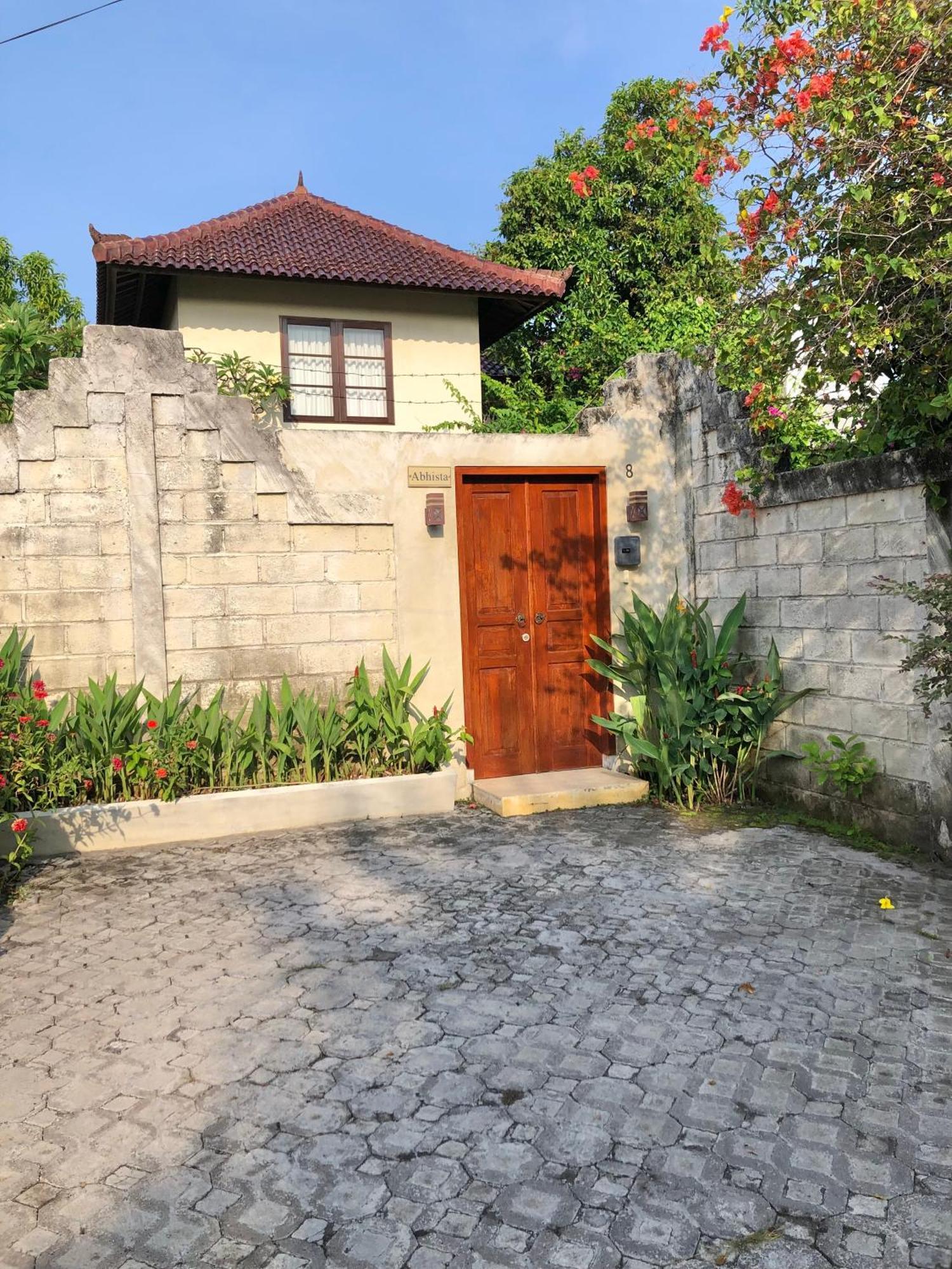 Villa Abhista Seminyak Bagian luar foto